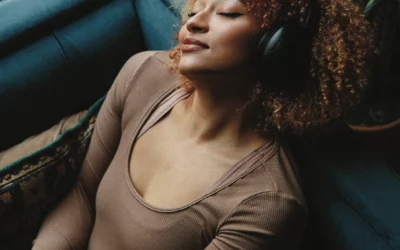 Podcast et contenu audio relaxants : quand le créole et les sons naturels réunionnais apaisent l’esprit